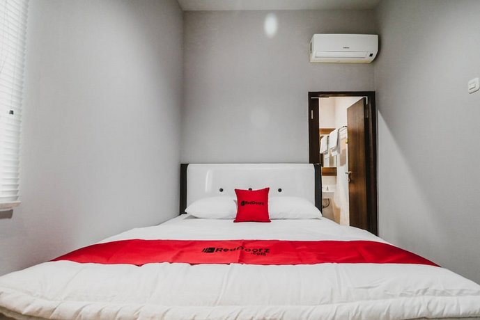RedDoorz near Kebon Jeruk Jakarta