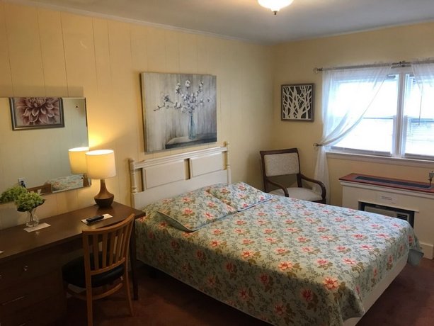 Simmons Motel and Suites