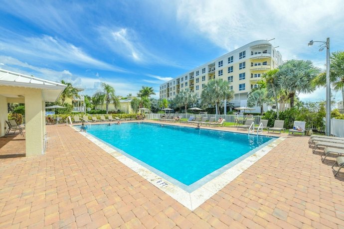 Sun and Sea by Beachside Management