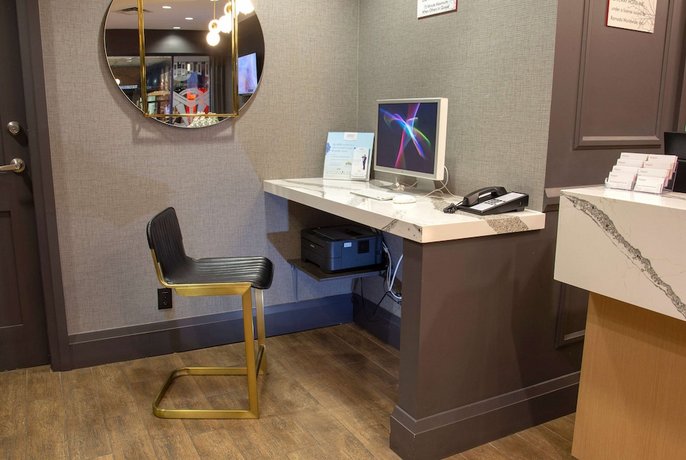 Ramada by Wyndham Vancouver Downtown