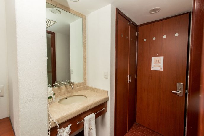 Hotel Cayala Inn