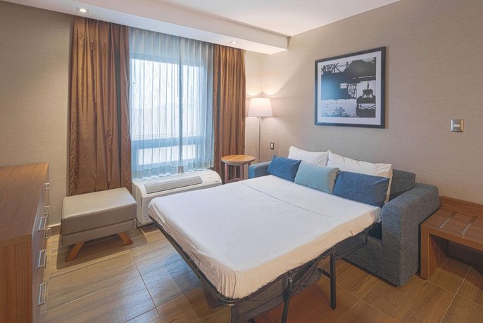Hampton by Hilton Monterrey Galerias