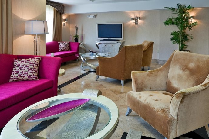 Holiday Inn Express Hotel & Suites Birmingham - Inverness 280