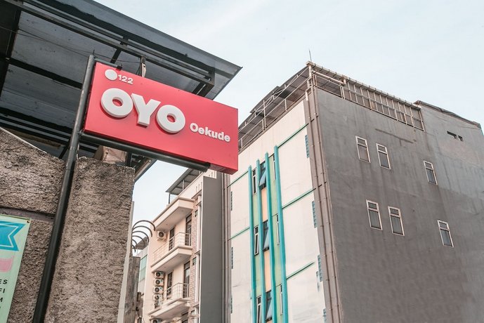 OYO 122 Oekude Residence