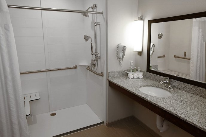Holiday Inn Express & Suites Omaha South Ralston Arena