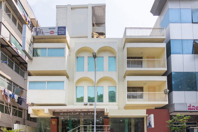 OYO 3778 Hotel Pulkeshi