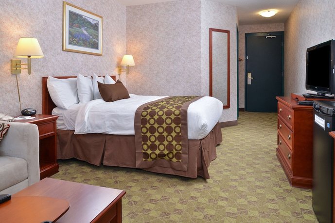 Lexington Inn & Suites-Windsor