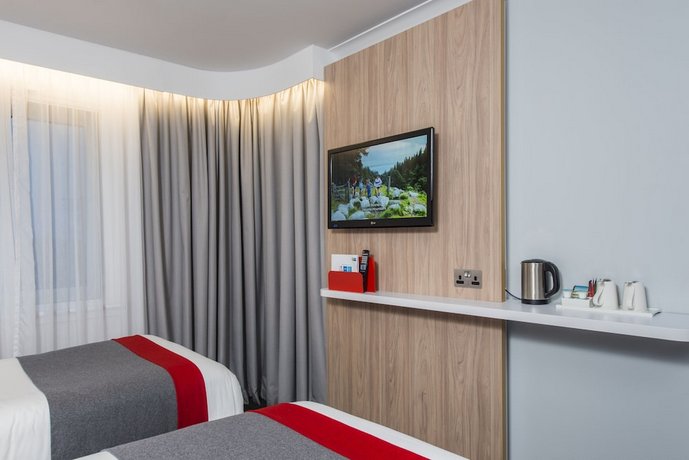 Holiday Inn Express London Luton Airport