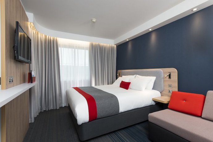 Holiday Inn Express London Luton Airport