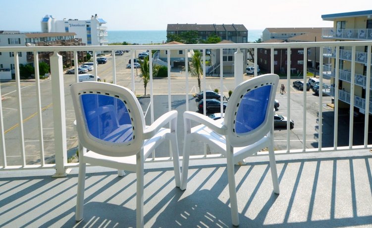 Coastal Palms Inn and Suites