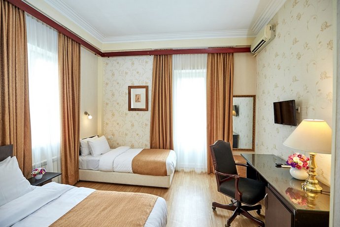 Iliani Hotel