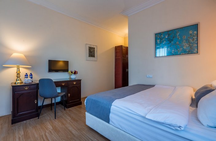 Iliani Hotel