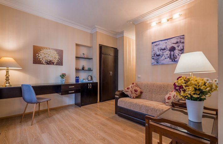 Iliani Hotel
