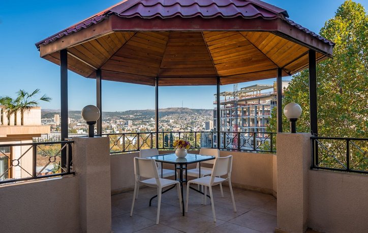 Iliani Hotel