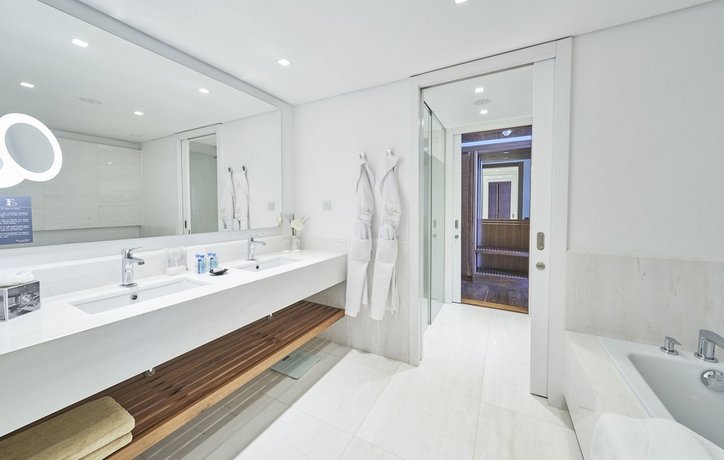 Les Suites at Cliff Bay Portobay