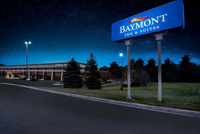 Baymont by Wyndham Traverse City Hotel