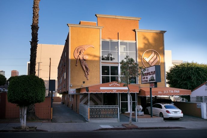 Metropolitan Inn & Suites