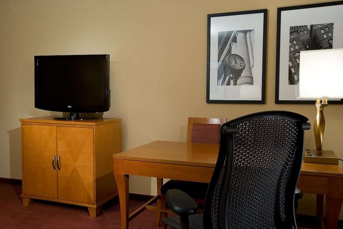 Embassy Suites Kansas City International Airport