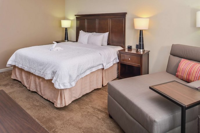 Hampton Inn & Suites Charlotte Arrowood