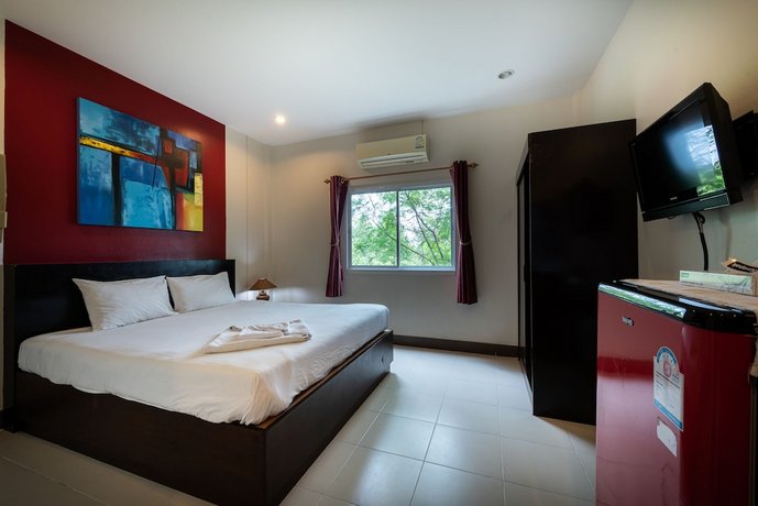 Baan Yuyen Karon Guesthouse