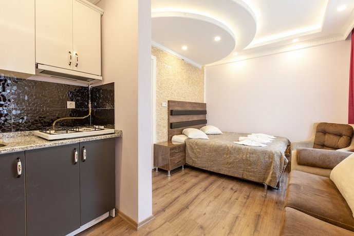 Lale Sultan Apart