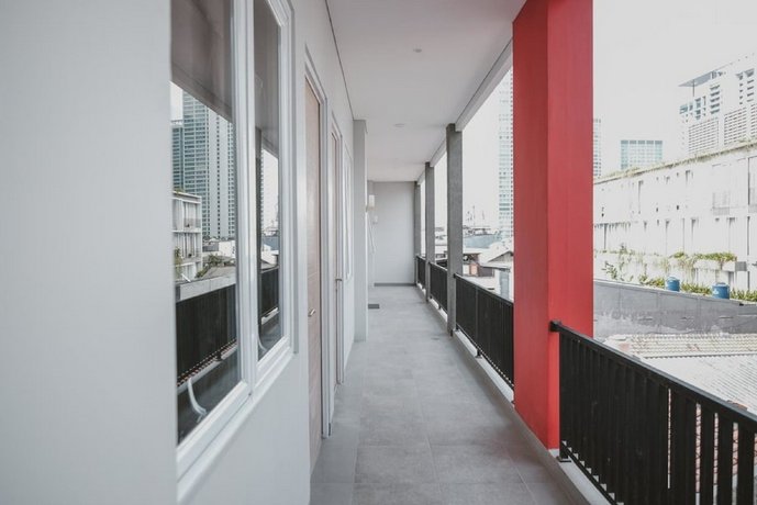Reddoorz Plus @ Karet Pedurenan 3