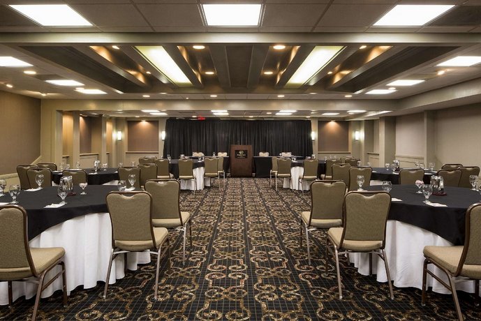DoubleTree by Hilton Hotel Raleigh - Brownstone - University