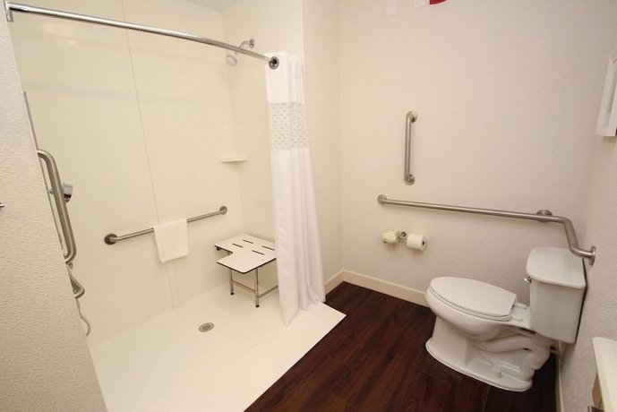 Hampton Inn- Suffolk