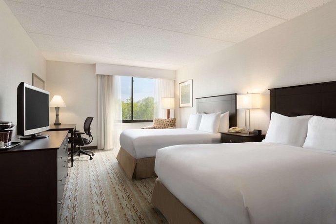 DoubleTree by Hilton Bradley International Airport