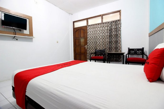 RedDoorz Plus near Lempuyangan Station 3