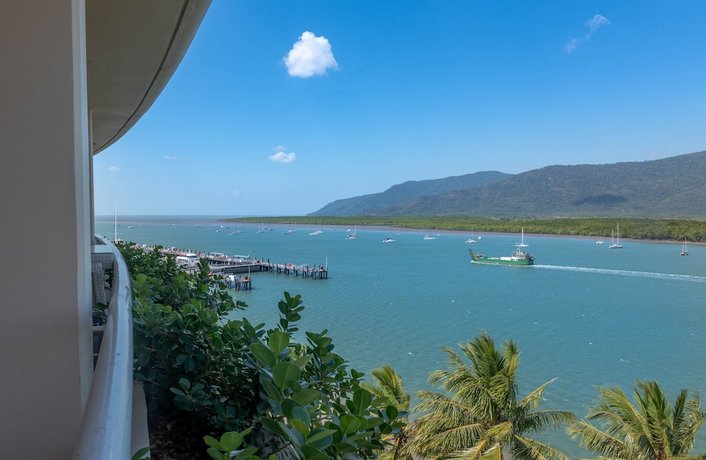 Hilton Cairns