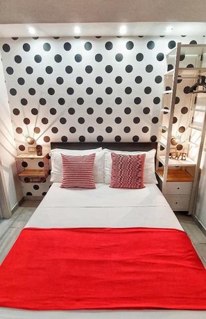 C'est La Vie Suites