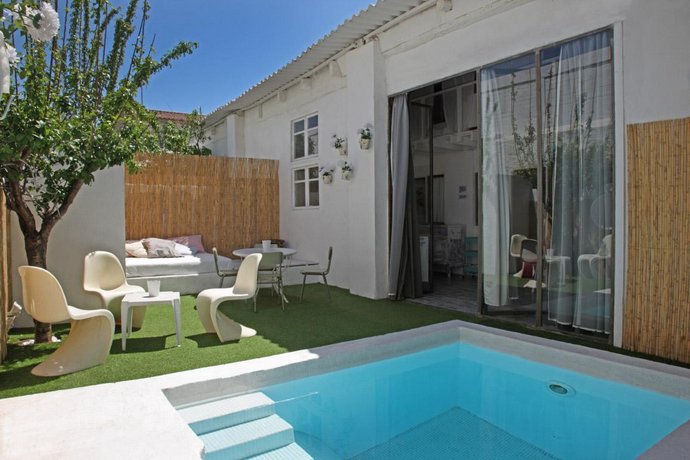 PoolHouses Lila House