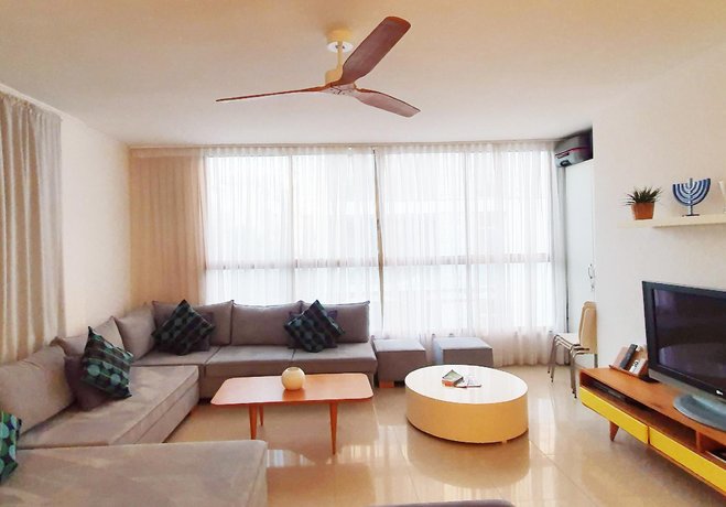 Cozy 3 Bdr Apartment Beach Side TL51