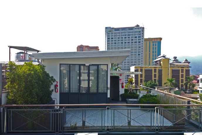 Iron32 Hotel