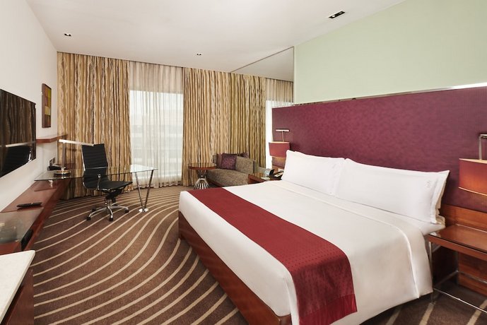 Holiday Inn Mumbai International Airport