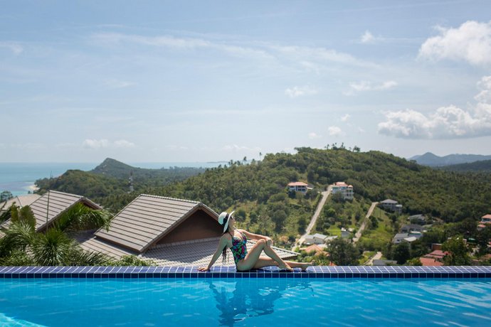 Villa Celiana- Cozy 3BR Seaview Villa Near Beach