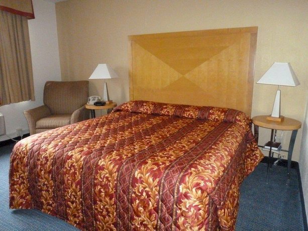 Katahdin Inn & Suites