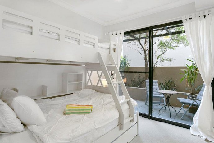 Bondi Beach Garden Apartment - A Bondi Beach Holiday Home
