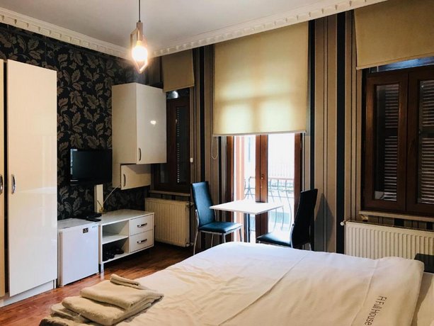 FULL HOUSE BOUTIQEU OTEL