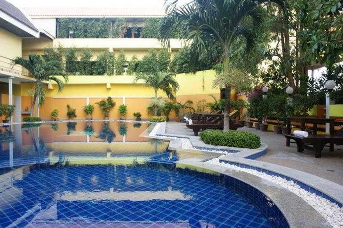 Jomtien Holiday Hotel
