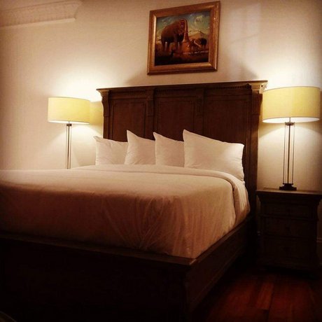 Royal Frenchmen Hotel and Bar
