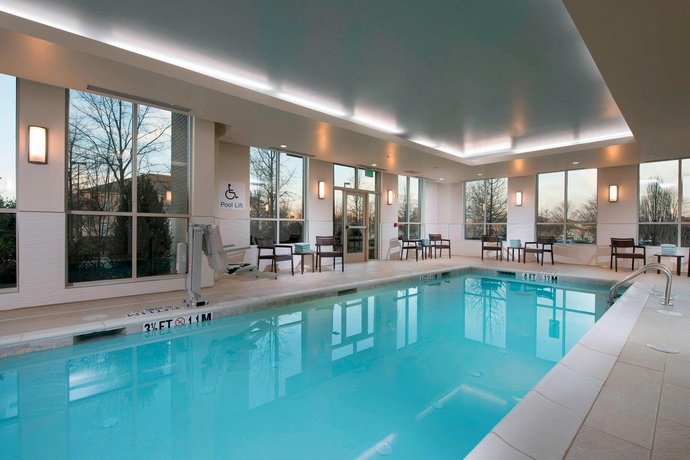 Courtyard by Marriott Atlanta Alpharetta/Avalon Area