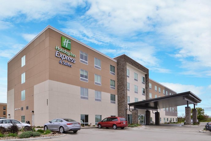 Holiday Inn Express & Suites - Marshalltown