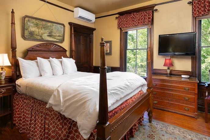 Cedar Crest Inn