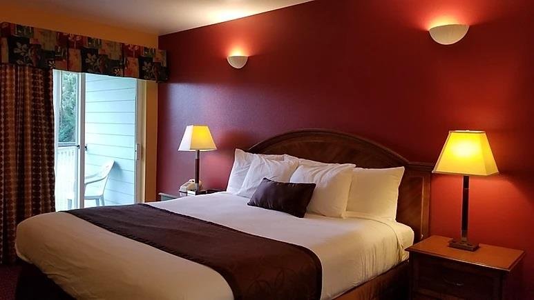 Dew Drop Inn Forks