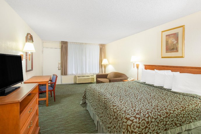 Days Inn by Wyndham Titusville Kennedy Space Center