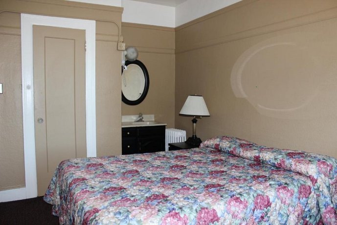 Twin Peaks Hotel
