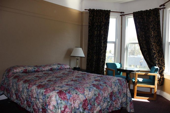 Twin Peaks Hotel