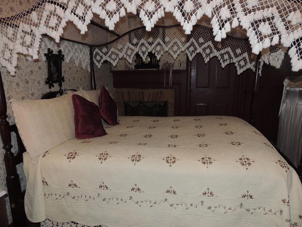 Farnsworth House Inn